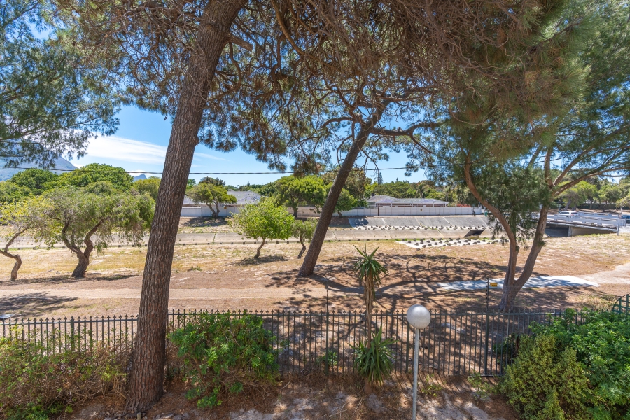 2 Bedroom Property for Sale in Pinelands Western Cape